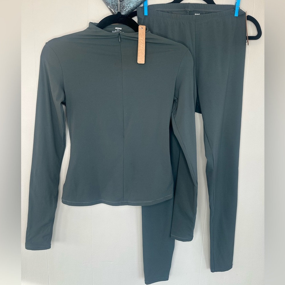 SKIMS Charcoal Zip-Up Set. 1/2 Zip Top & Pants NWT - Picture 2 of 6